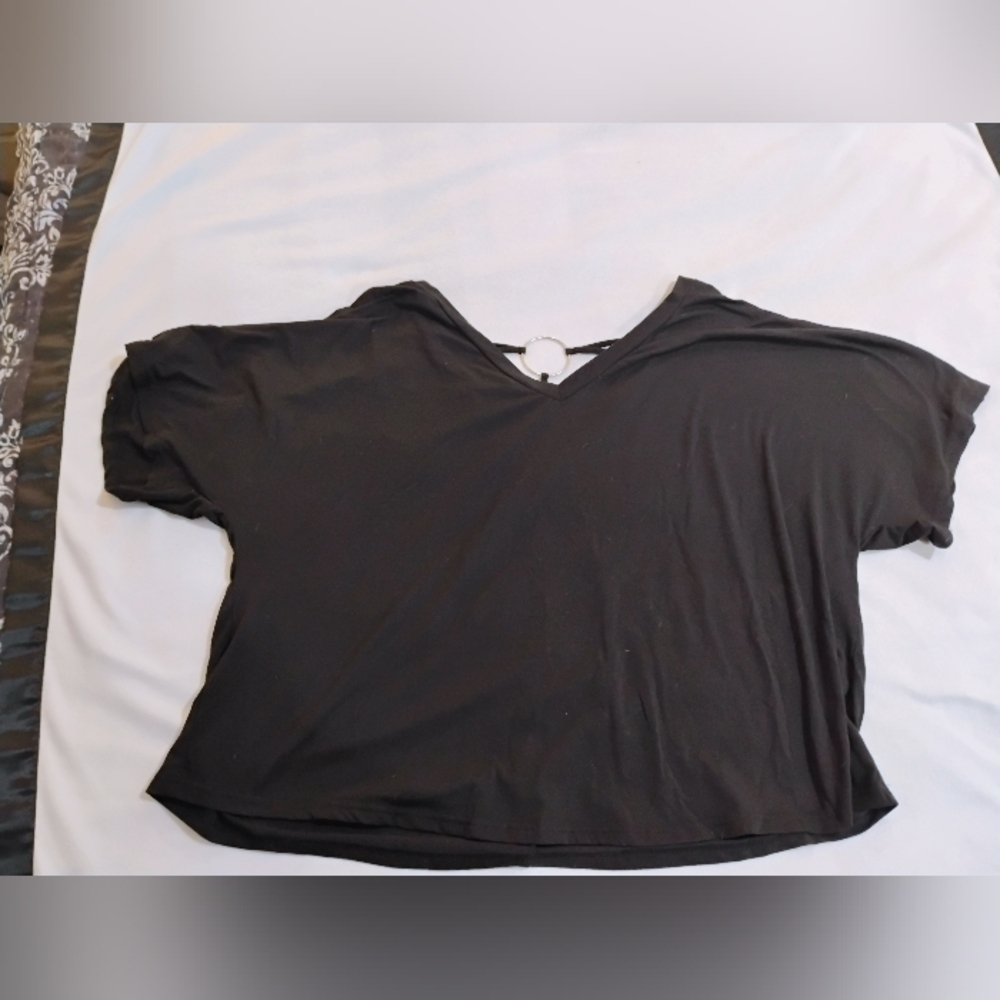 SHEIN Elegant Black Top with Ring Accent
